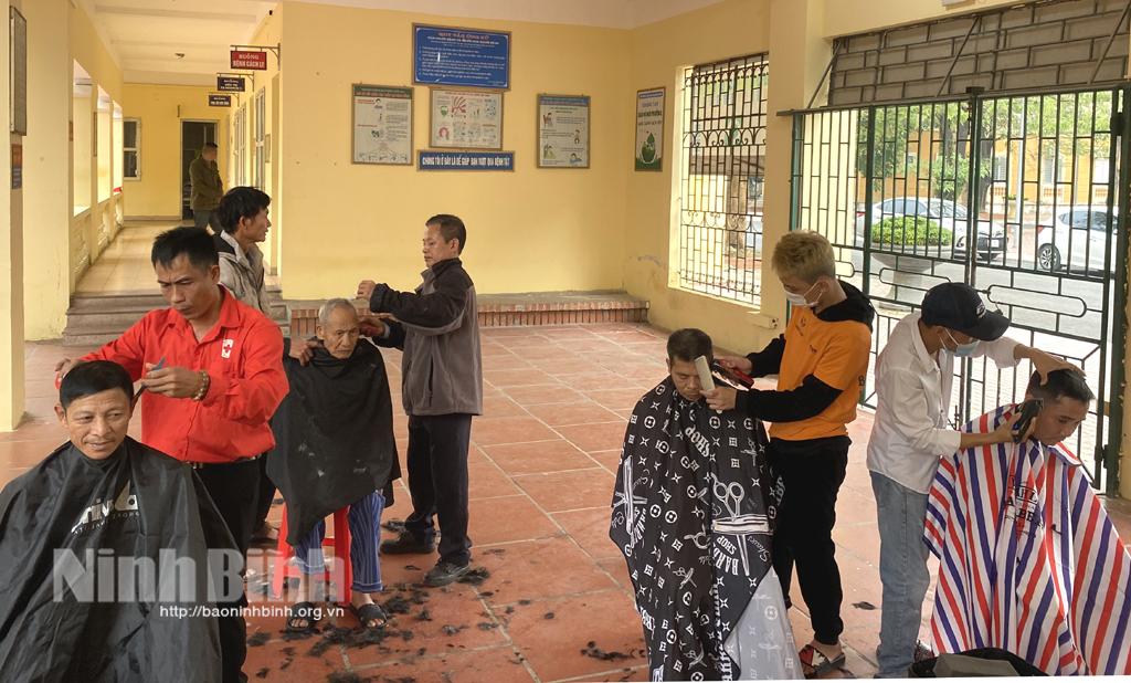 Mang Tết đến với bệnh nhân nghèo