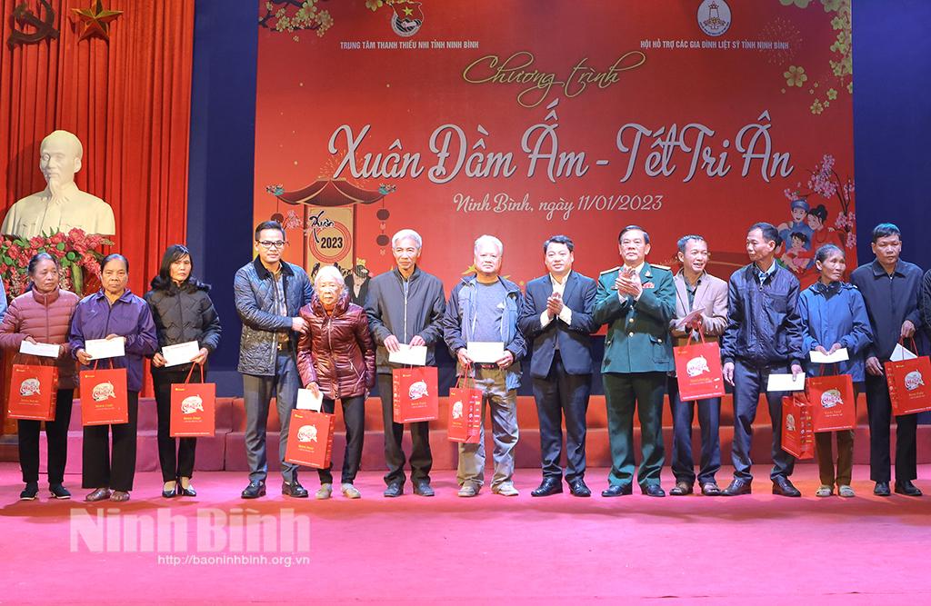 Chương trình Xuân đầm ấm- Tết tri ân