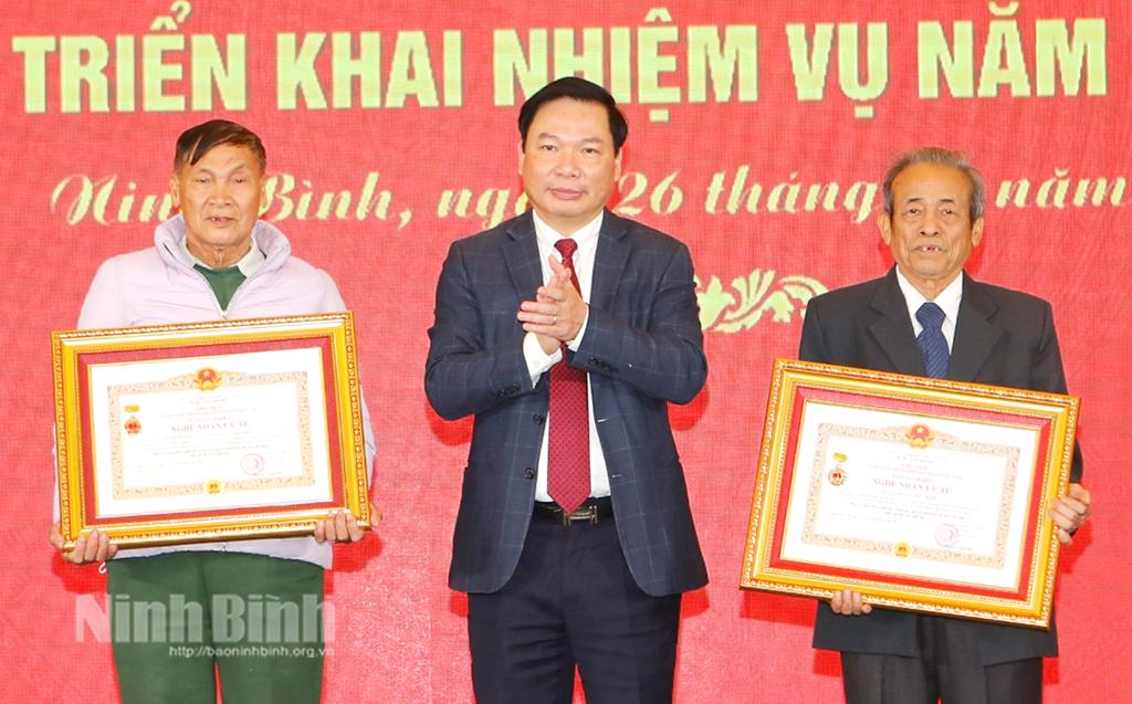 Hai nghệ nhân Yên Mô được phong tặng danh hiệu nghệ nhân ưu tú