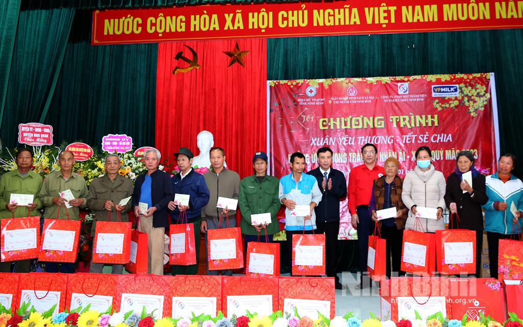 Hội Chữ thập đỏ tỉnh trao 150 suất quà Tết cho những hoàn cảnh khó khăn