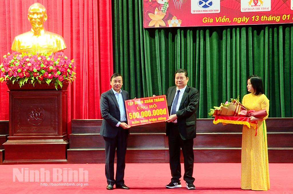 Gia Viễn tiếp nhận hơn 1 tỷ đồng ủng hộ Quỹ "Đền ơn đáp nghĩa và an sinh xã hội"