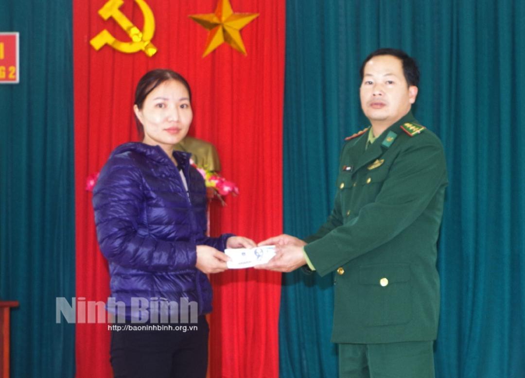 Chiến sỹ Biên phòng trả lại 10 triệu đồng cho người đánh rơi