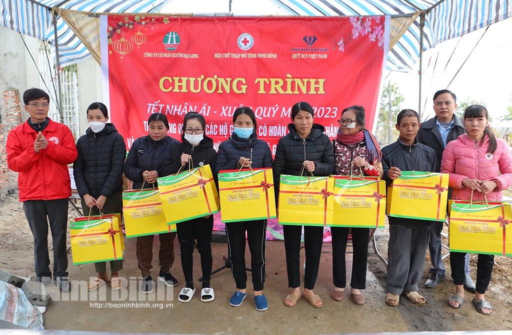 Nho Quan chăm lo Tết cho các đối tượng chính sách, hộ nghèo