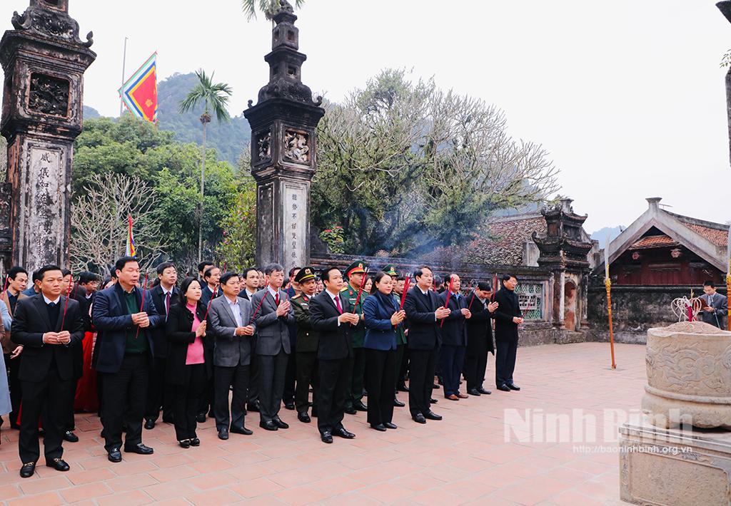 Đoàn đại biểu lãnh đạo tỉnh dâng hương nhân dịp Tết Nguyên đán Quý Mão năm 2023