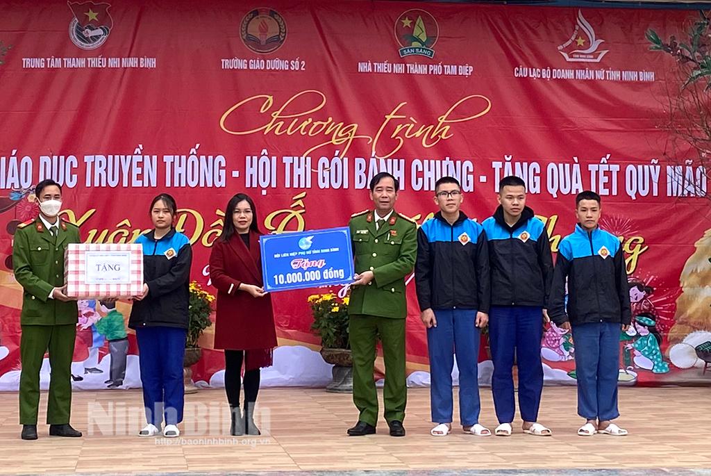 Hội Phụ nữ tỉnh tặng quà Tết Trường giáo dưỡng số 2