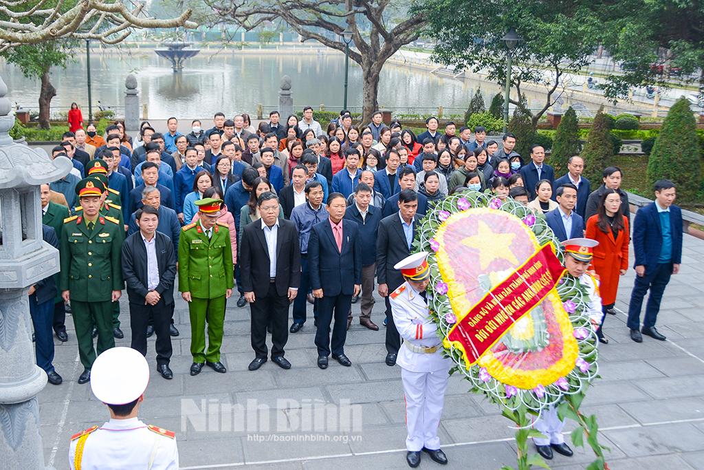 Thành phố Ninh Bình dâng hương tưởng niệm các Anh hùng liệt sỹ