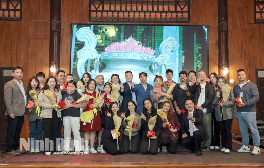 Đón những vị khách đầu tiên "xông đất" du lịch Ninh Bình