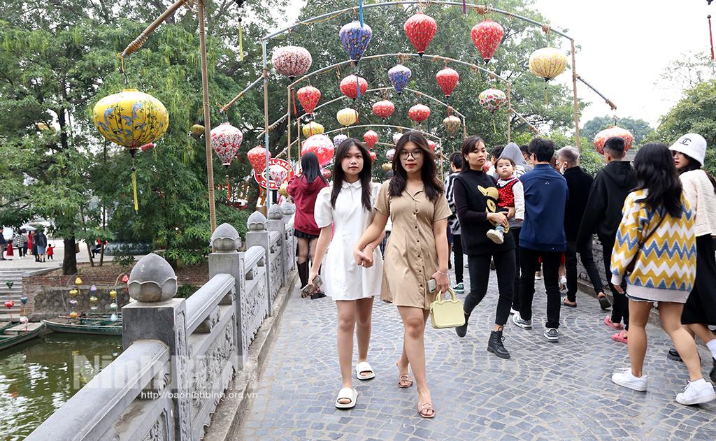 Ninh Bình đón lượng du khách tăng gấp 7 lần so với Tết Nguyên đán 2022