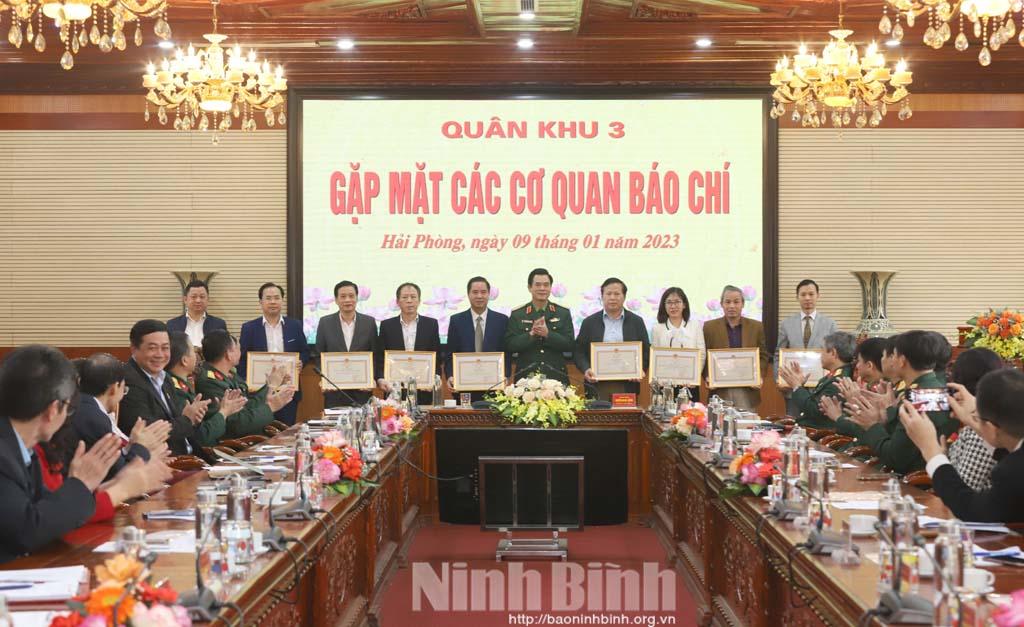 Bộ Tư lệnh Quân khu 3 gặp mặt đại biểu các cơ quan báo chí