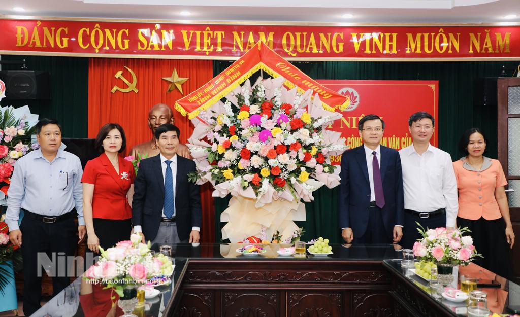 Đồng chí Bí thư Tỉnh ủy chúc mừng Ban Dân vận Tỉnh ủy nhân kỷ niệm Ngày truyền thống