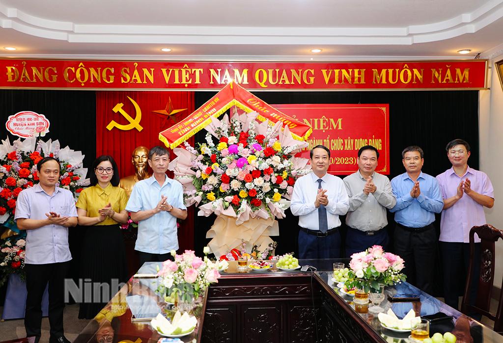 Đồng chí Phó Bí thư Thường trực Tỉnh ủy chúc mừng Ban Tổ chức Tỉnh ủy nhân Ngày truyền thống của ngành