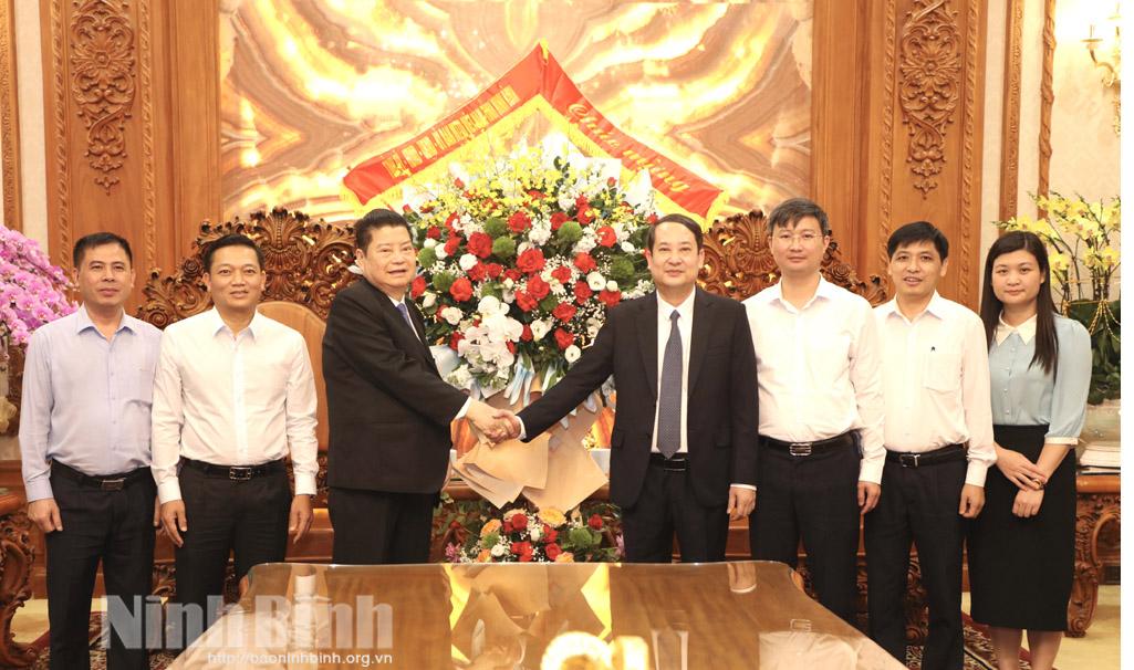 Đồng chí Phó Bí thư Thường trực Tỉnh ủy thăm, chúc mừng các doanh nghiệp nhân kỷ niệm ngày Doanh nhân Việt Nam