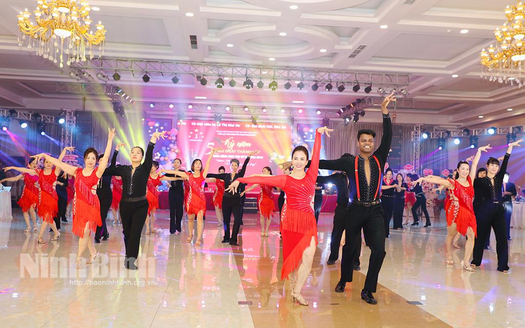 Câu lạc bộ khiêu vũ Stars kỷ niệm 5 năm thành lập