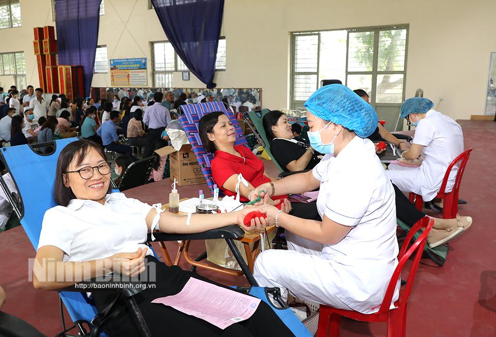 Tiếp nhận trên 500 đơn vị máu tại ngày hội hiến máu tình nguyện huyện Yên Mô