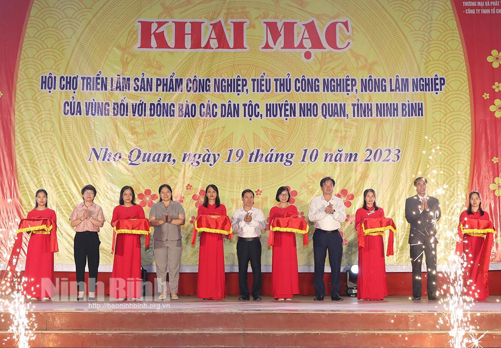 Khai mạc Hội chợ triển lãm tại huyện Nho Quan