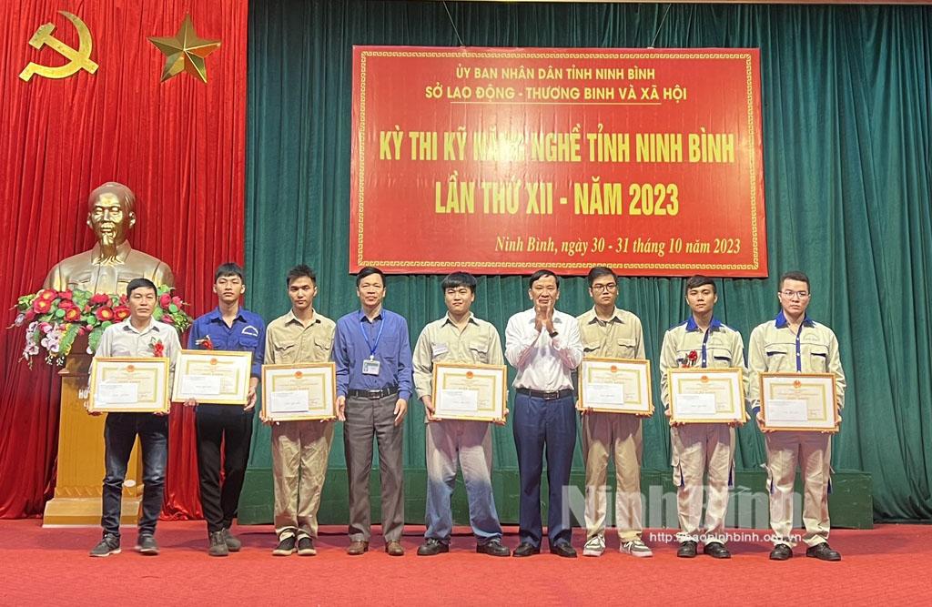 Trao giải kỳ thi Kỹ năng nghề tỉnh Ninh Bình lần thứ 12 năm 2023