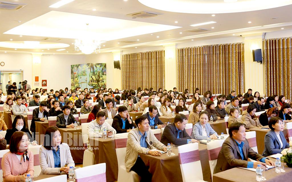 Triển khai Nghị quyết Đại hội XVI Công đoàn tỉnh và Luật Thực hiện dân chủ ở cơ sở