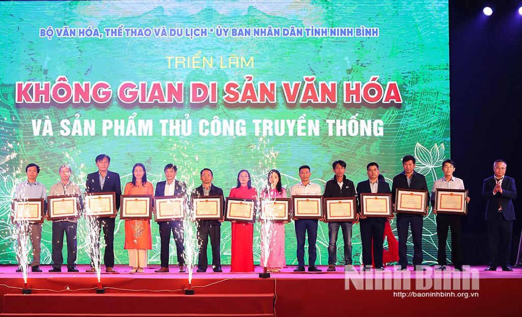 Bế mạc Triển lãm "Không gian Di sản văn hóa và Sản phẩm thủ công truyền thống"