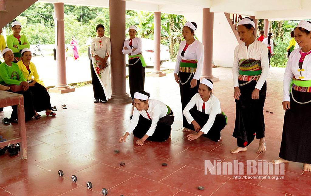 Những hội viên phụ nữ góp phần "giữ lửa" văn hóa Mường