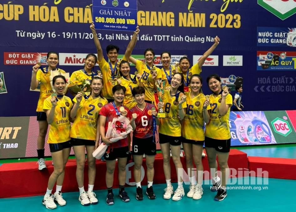 Nữ Ninh Bình LPBank đăng quang Giải bóng chuyền vô địch quốc gia Cúp Hóa chất Đức Giang 2023