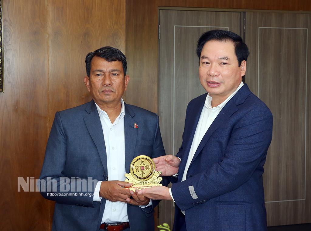 Lãnh đạo UBND tỉnh tiếp xã giao Đoàn đại biểu Hội đồng Hòa bình và Đoàn kết Nê-pan