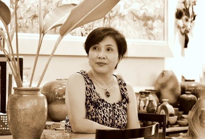 Triển lãm "Tỏao" của họa sĩ Hiền Nguyễn gồm cảm giác tỏ và ảo của tác giả về vũ trụ.