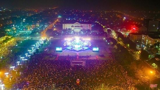 "Bữa tiệc" âm thanh, ánh sáng chào năm mới 2024