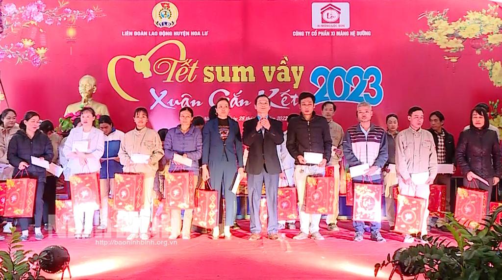 Gần 120 nghìn suất quà Tết được trao tặng cho đoàn viên, người lao động