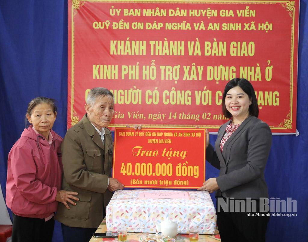 Gia Viễn: Trao tiền hỗ trợ xây dựng nhà cho gia đình người có công với cách mạng