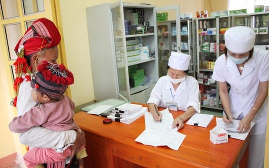 Chính phủ tăng phụ cấp ưu đãi đối với viên chức y tế dự phòng, y tế cơ sở