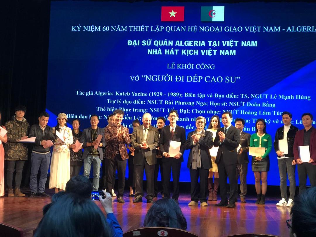 Nhà hát Kịch Việt Nam dựng vở 'Người đi dép cao su' của nhà văn nổi tiếng người Algeria