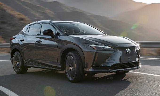 Toyota chuyển hướng, ưu tiên phát triển xe điện