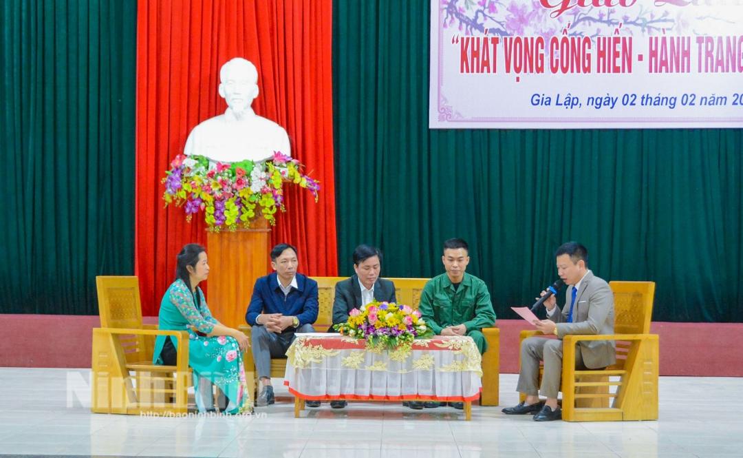 Chương trình giao lưu "Khát vọng cống hiến - Hành trang vững bước"