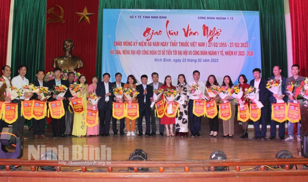 Giao lưu văn nghệ chào mừng kỷ niệm 68 năm ngày Thầy thuốc Việt Nam