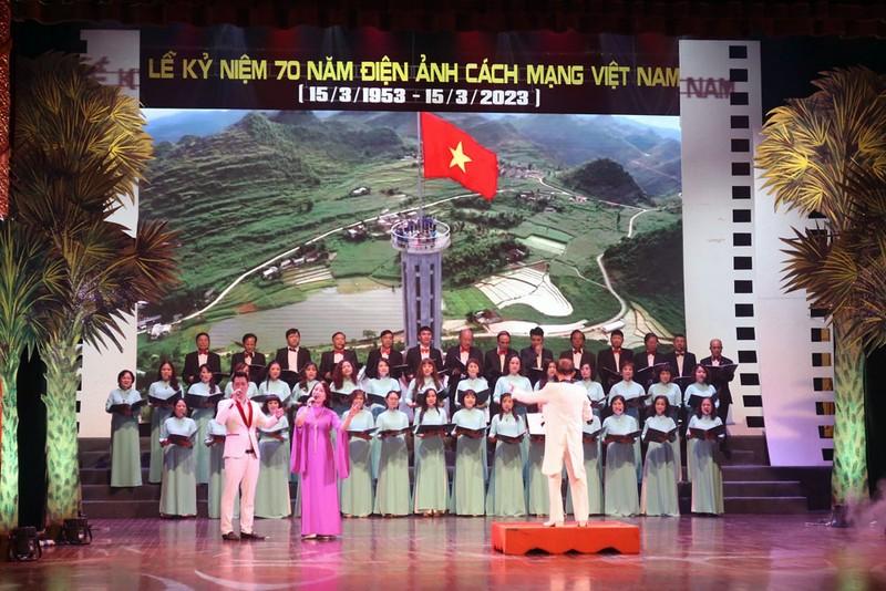 Xây dựng Điện ảnh Việt Nam theo hướng hội nhập và mang đậm bản sắc dân tộc