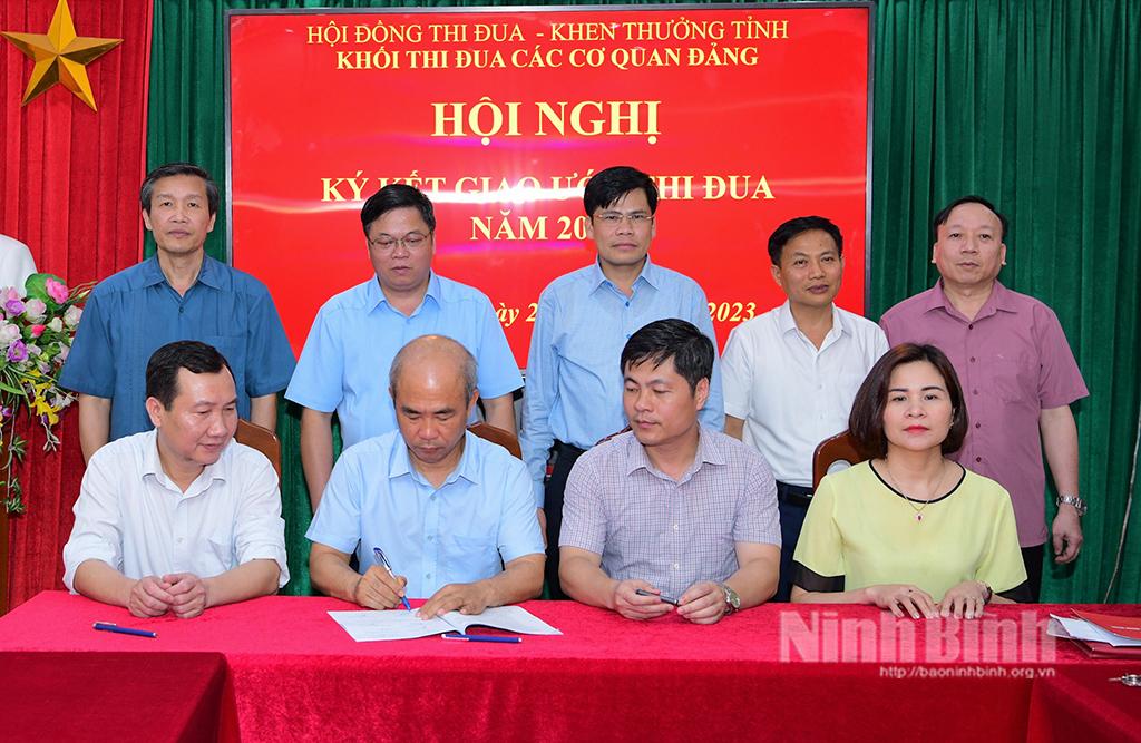 Khối thi đua các cơ quan Đảng ký kết giao ước thi đua năm 2023