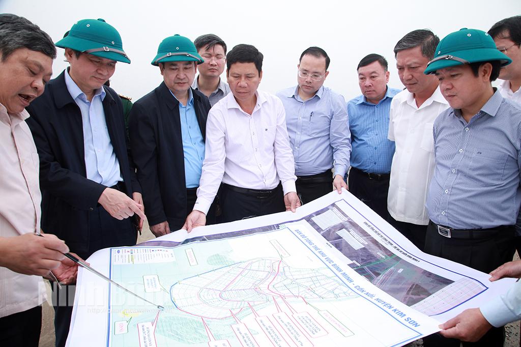 Thường trực Tỉnh ủy thị sát vùng biển Kim Sơn