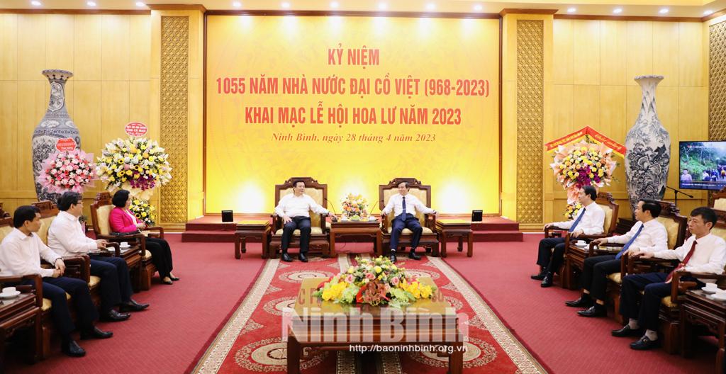 Các đồng chí lãnh đạo Trung ương chúc mừng nhân kỷ niệm 1055 năm Nhà nước Đại Cồ Việt