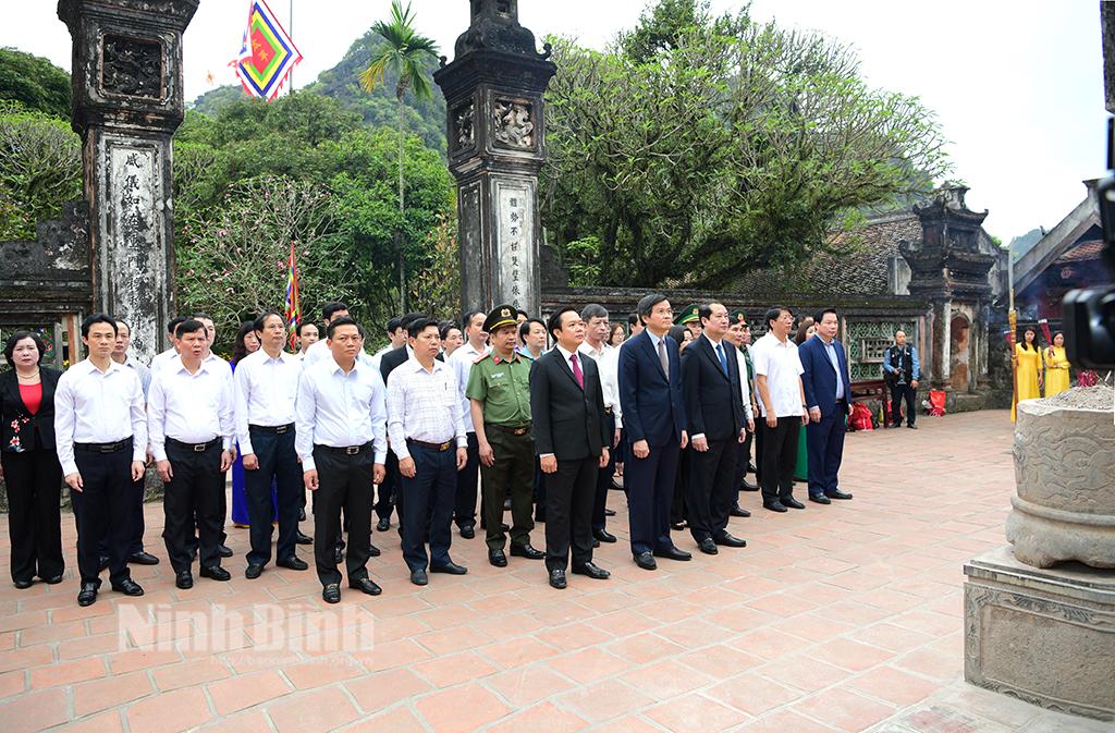 Lễ dâng hương tại Khu di tích Quốc gia đặc biệt Cố đô Hoa Lư