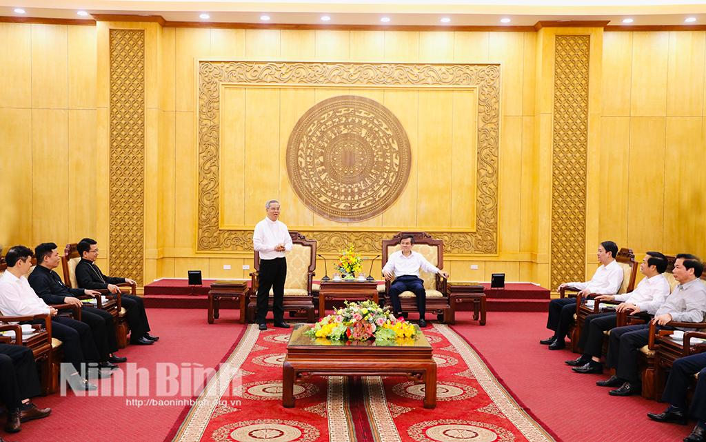 Thường trực Tỉnh ủy tiếp xã giao Tổng Giám mục Nguyễn Năng và Giám mục Kiều Công Tùng