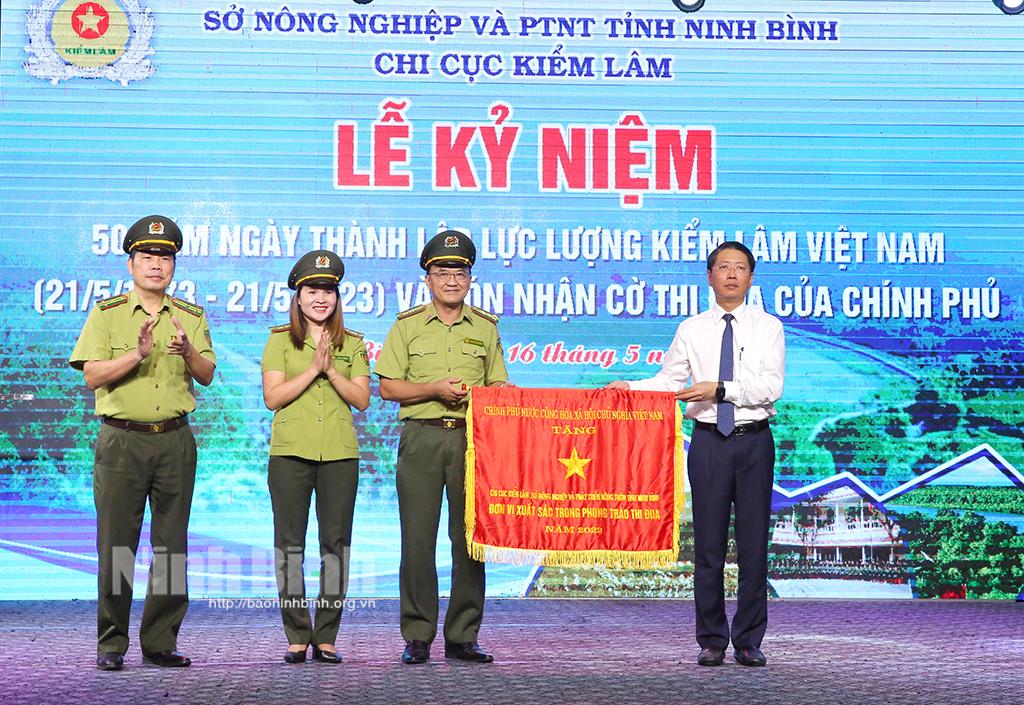 Chi cục Kiểm lâm kỷ niệm 50 năm thành lập lực lượng Kiểm lâm Việt Nam và đón nhận Cờ thi đua của Chính phủ