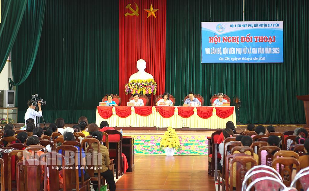 Đối thoại với cán bộ, hội viên phụ nữ xã Gia Vân