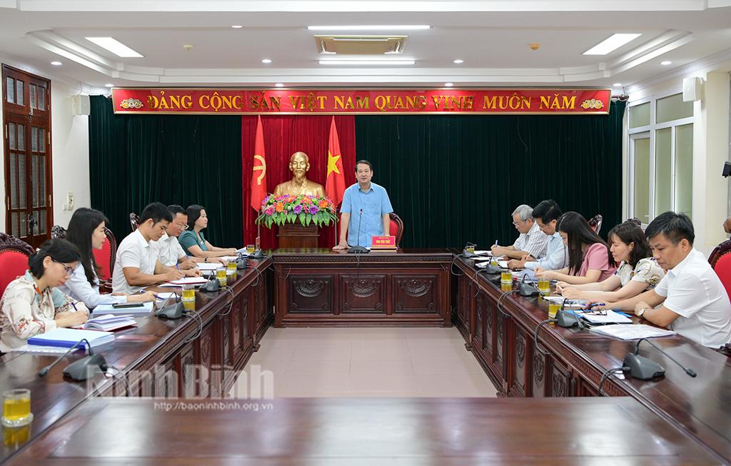 Thảo luận, cho ý kiến hoàn thiện bản thảo sách lịch sử Đảng bộ tỉnh