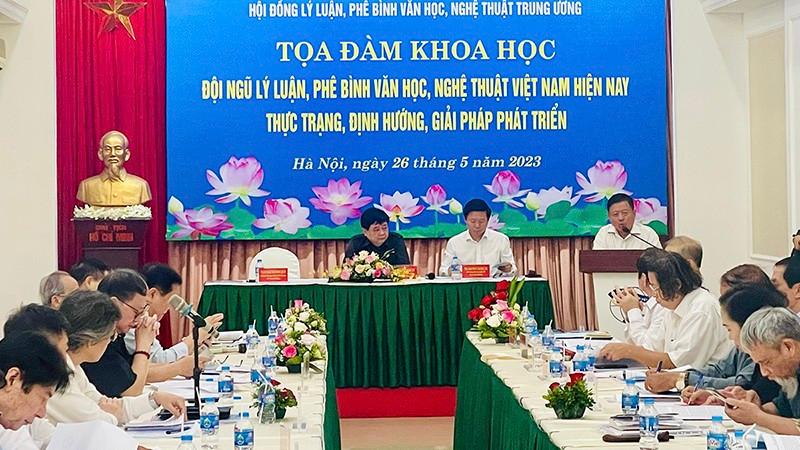 Định hướng phát triển lý luận, phê bình văn học, nghệ thuật