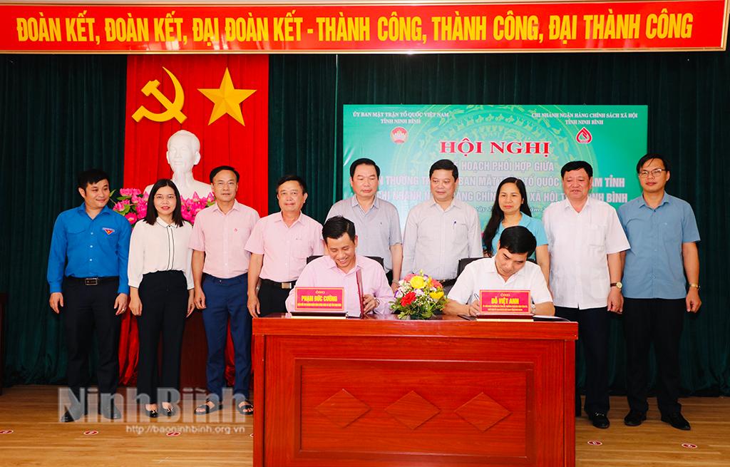 Ký kế hoạch phối hợp giữa Ủy ban MTTQ Việt Nam tỉnh và Chi nhánh Ngân hàng Chính sách xã hội tỉnh