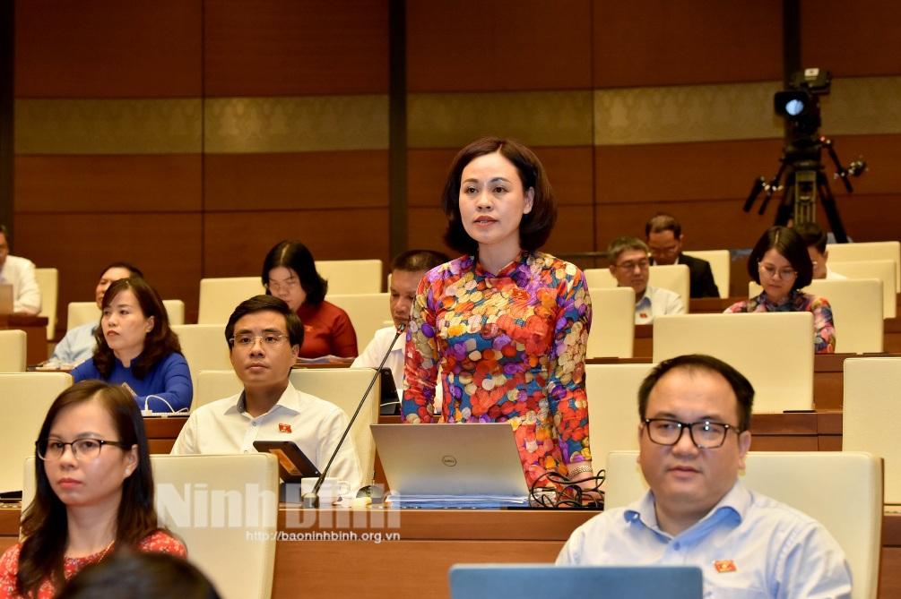 Kỳ họp thứ 5 Quốc hội khóa XV: Đại biểu Quốc hội tỉnh tham gia thảo luận tại hội trường về Dự án Luật Đất đai (sửa đổi)