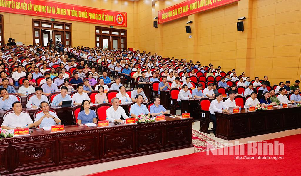 Đoàn đại biểu Quốc hội tỉnh tiếp xúc cử tri