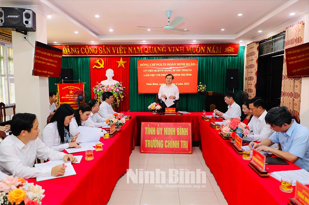 Đồng chí Bí thư Tỉnh ủy làm việc với Trường Chính trị tỉnh