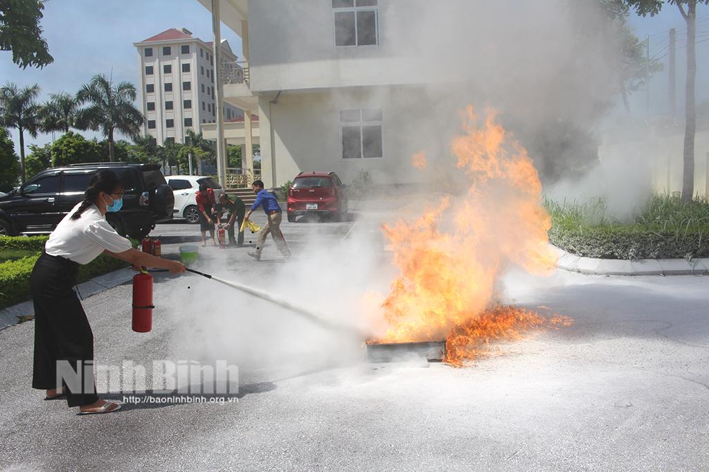 Gia Viễn tập huấn công tác huấn luyện nghiệp vụ phòng cháy, chữa cháy và cứu nạn, cứu hộ