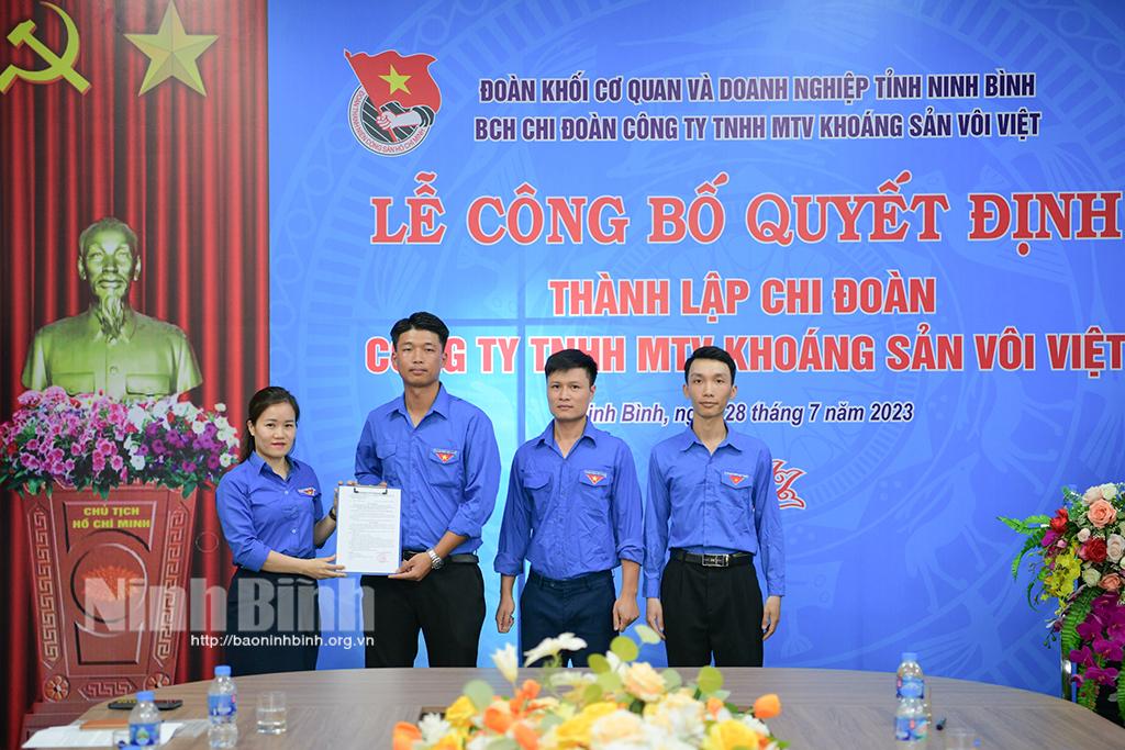 Công bố quyết định thành lập Chi đoàn Công ty TNHH MTV khoáng sản Vôi Việt